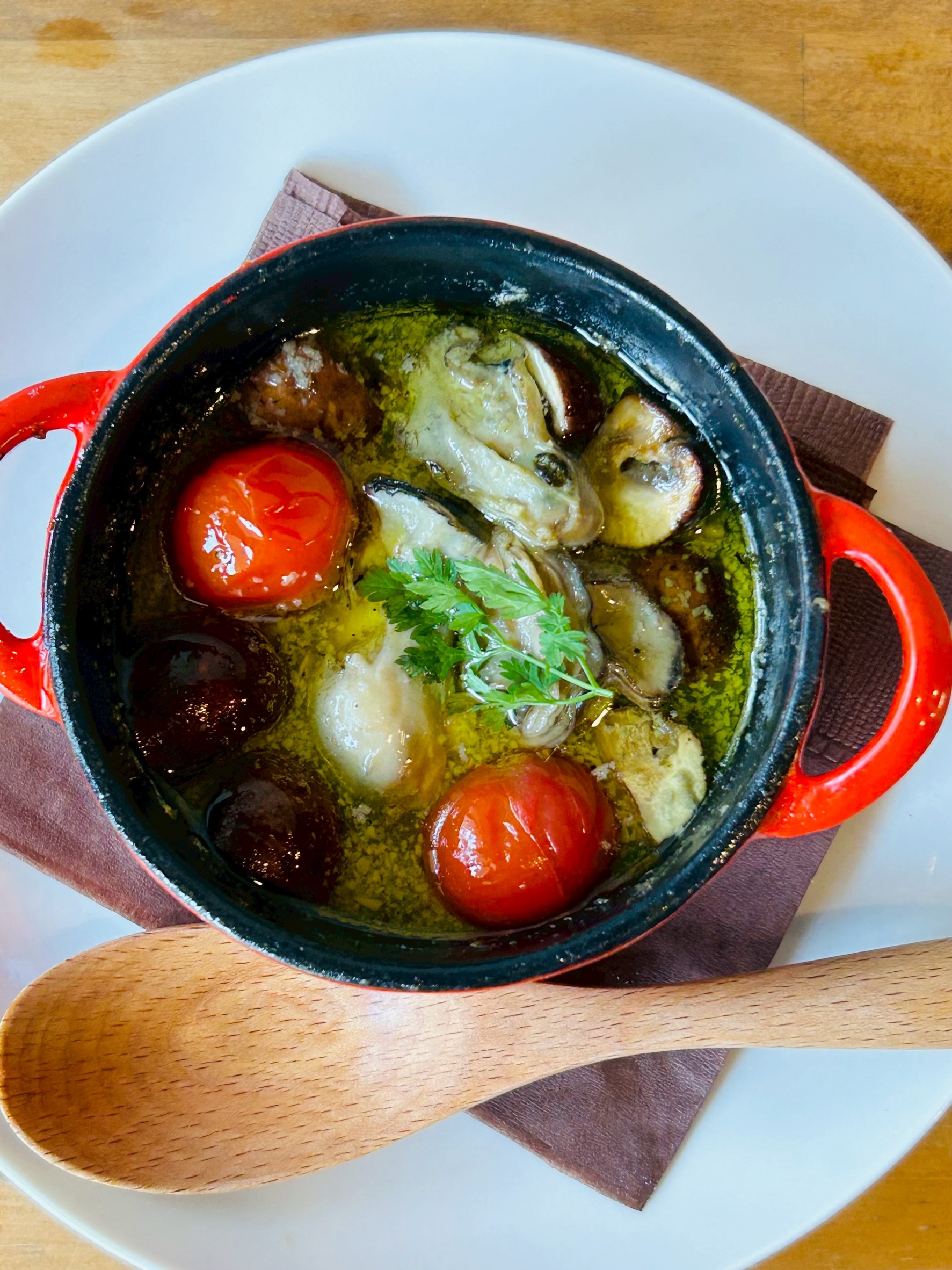 牡蠣とマッシュルームのアヒージョ